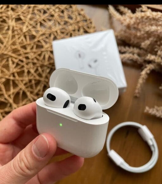 Apple AirPods 3 with MagSafe