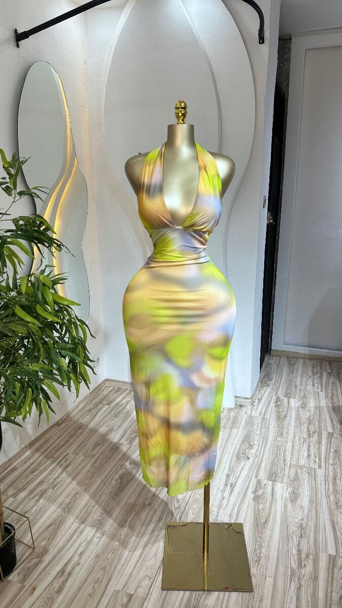 Robe moulante sans manches