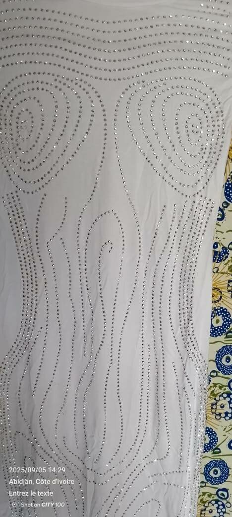 Robe moulante à strass élégante