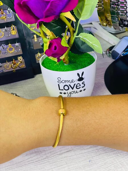 Fashionable women's bracelets