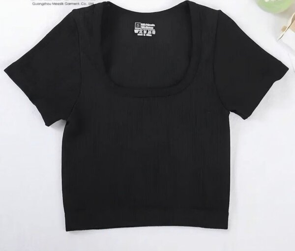 T-shirt court en coton chic