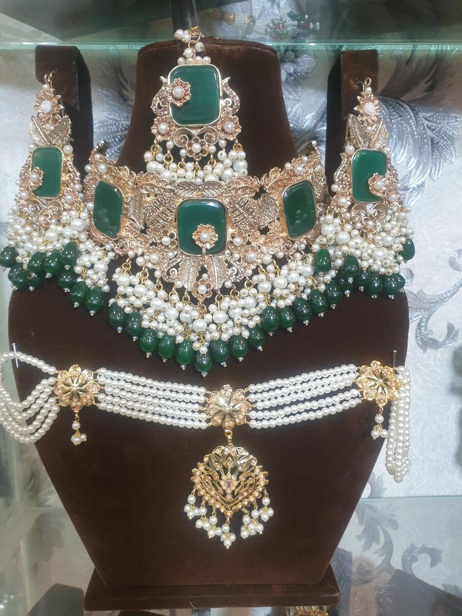 Ladies necklace