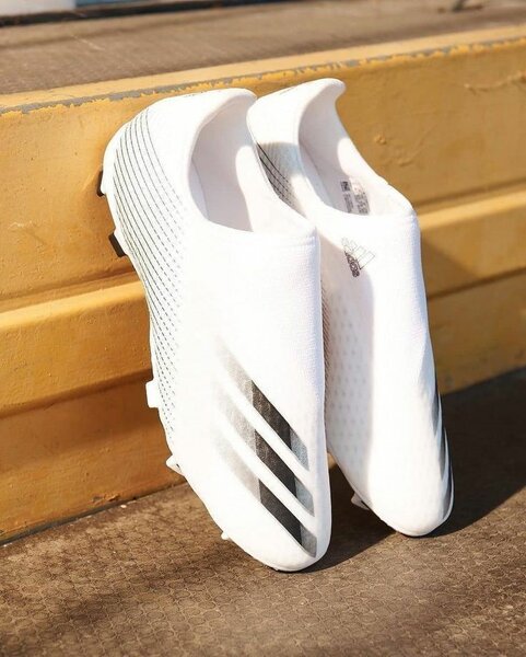 Chaussures de foot blanches