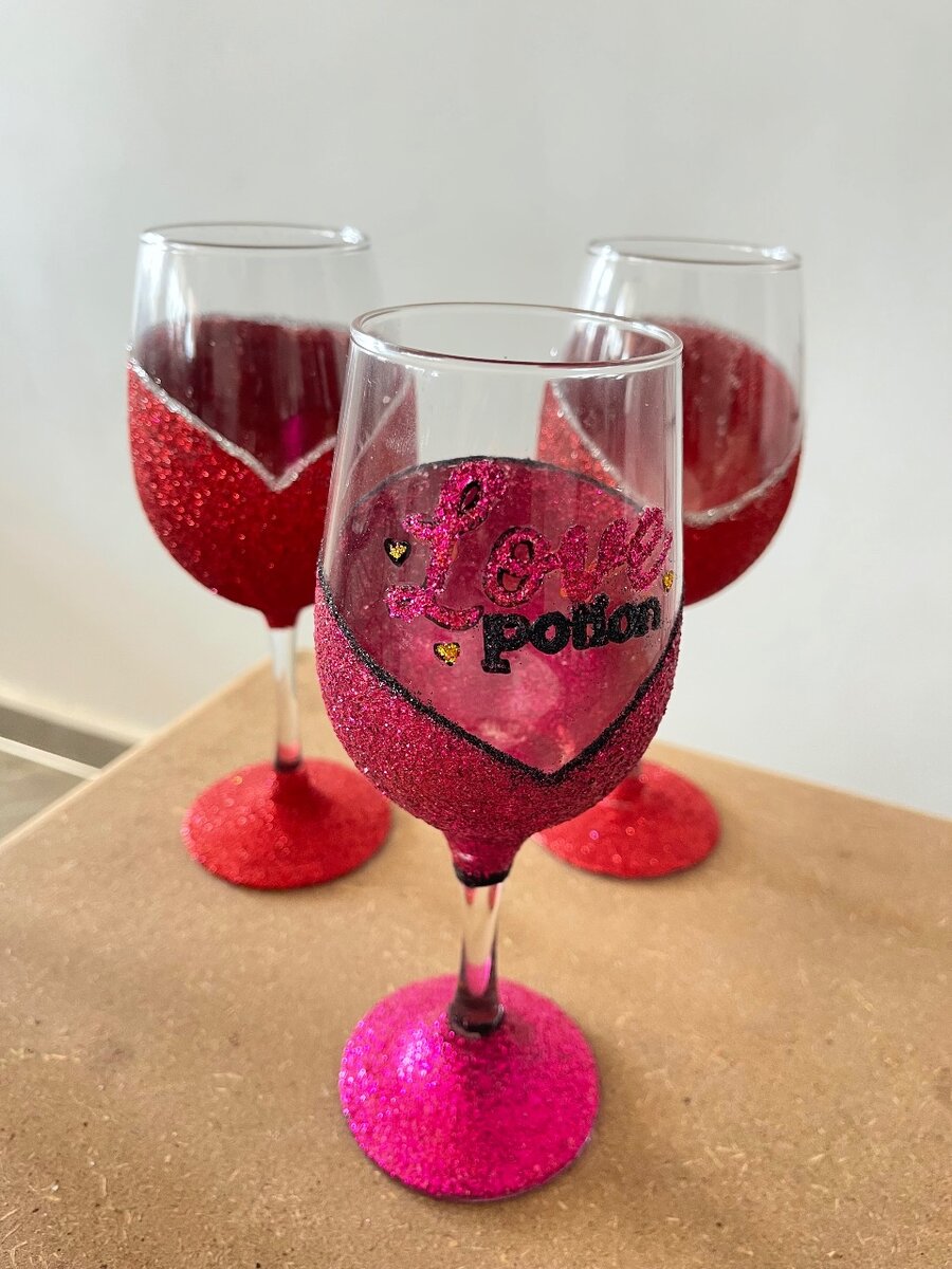 Customized wine glasses