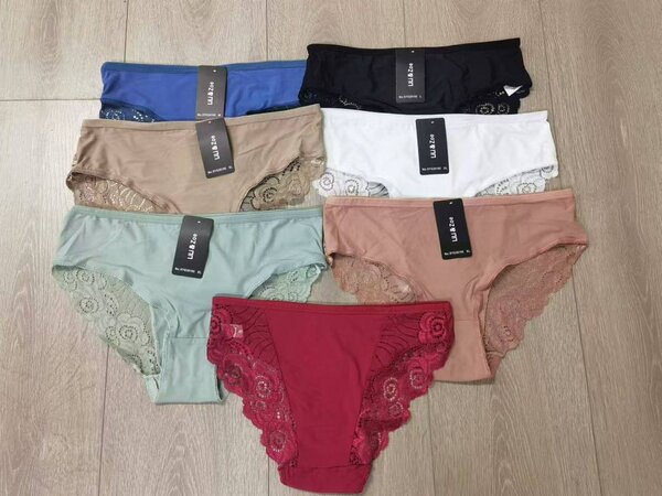 Culottes en dentelle colorées