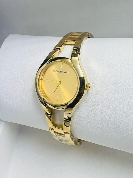 Montre dorée élégante Calvin Klein