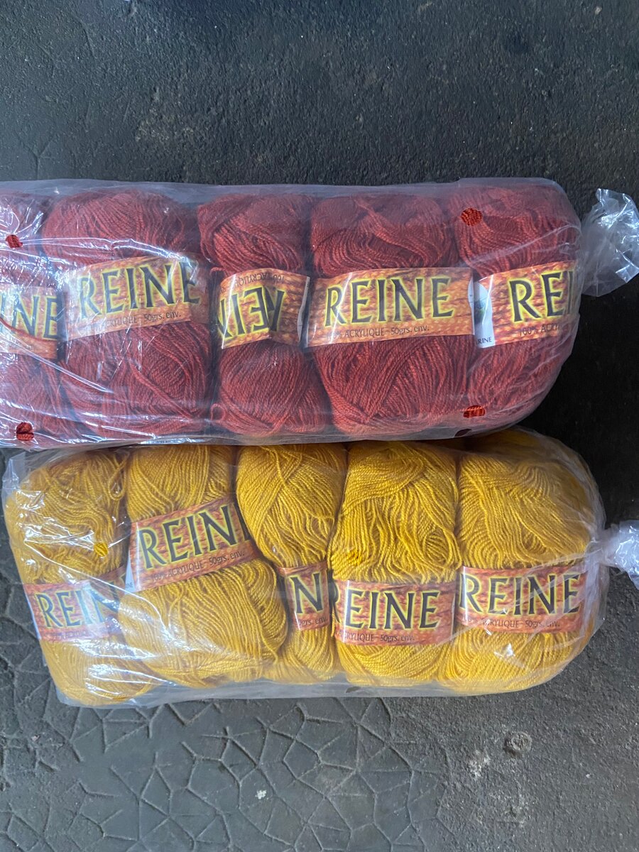 Fils à tricoter colorés