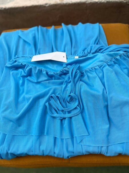 Robe à volants bleue chic