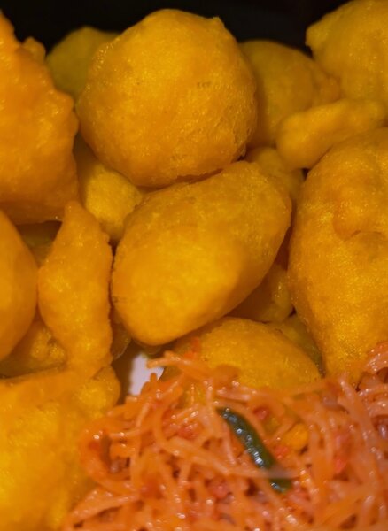 Beignet jaune au vermicelle