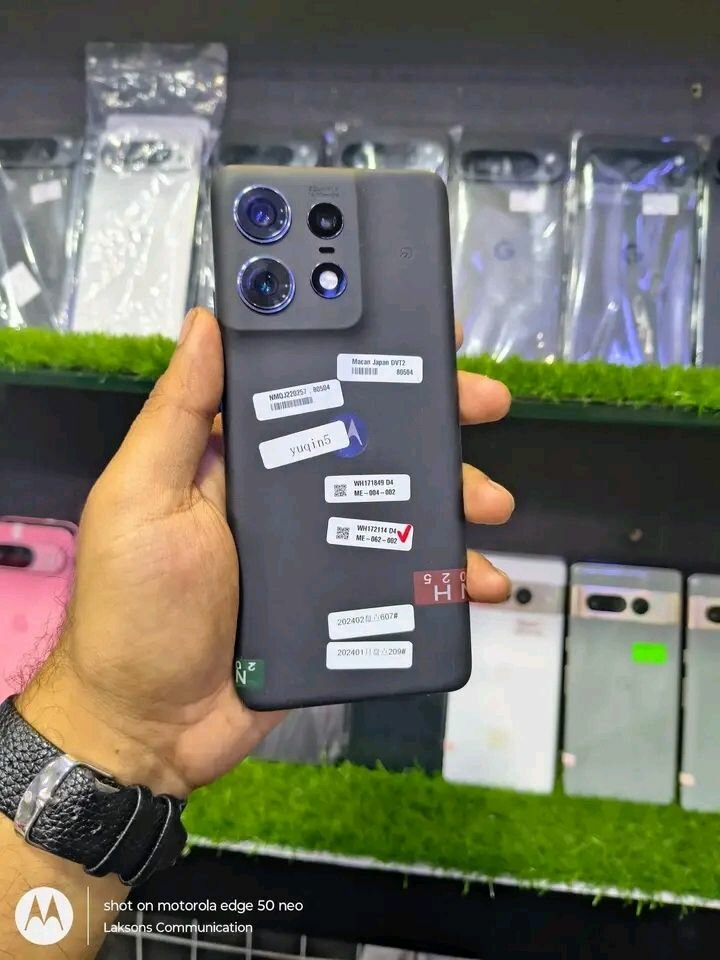 Motorola Edge 50 Neo Violet