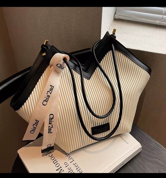 Sac à main en cuir plissé