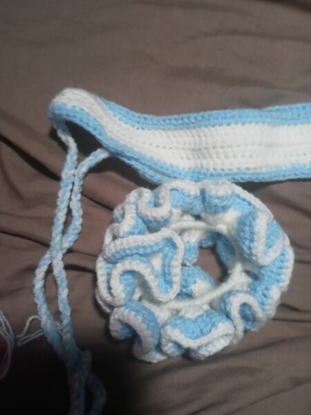 Chouchou+crochet bleu et blanc