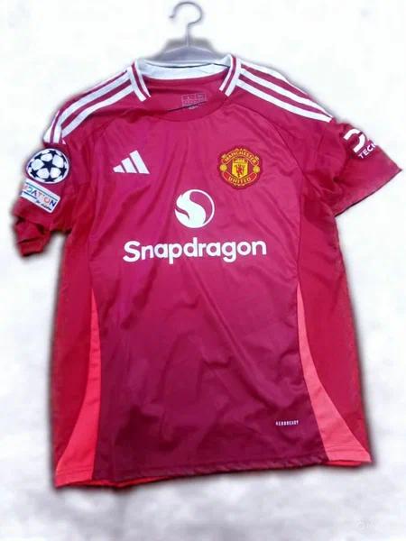 Maillot de football rouge