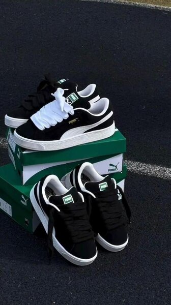 Baskets noires et blanches