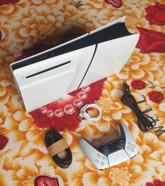 PS5 Slim propre jamais démonté