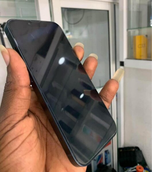 iPhone 13 simple noir