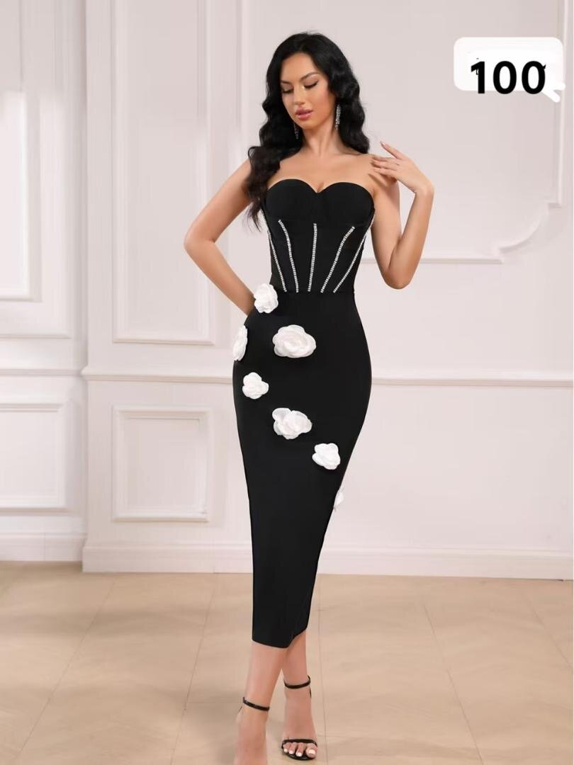 Robe élégante noire avec détails floraux