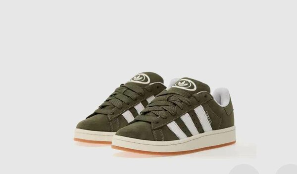 Baskets en daim vert