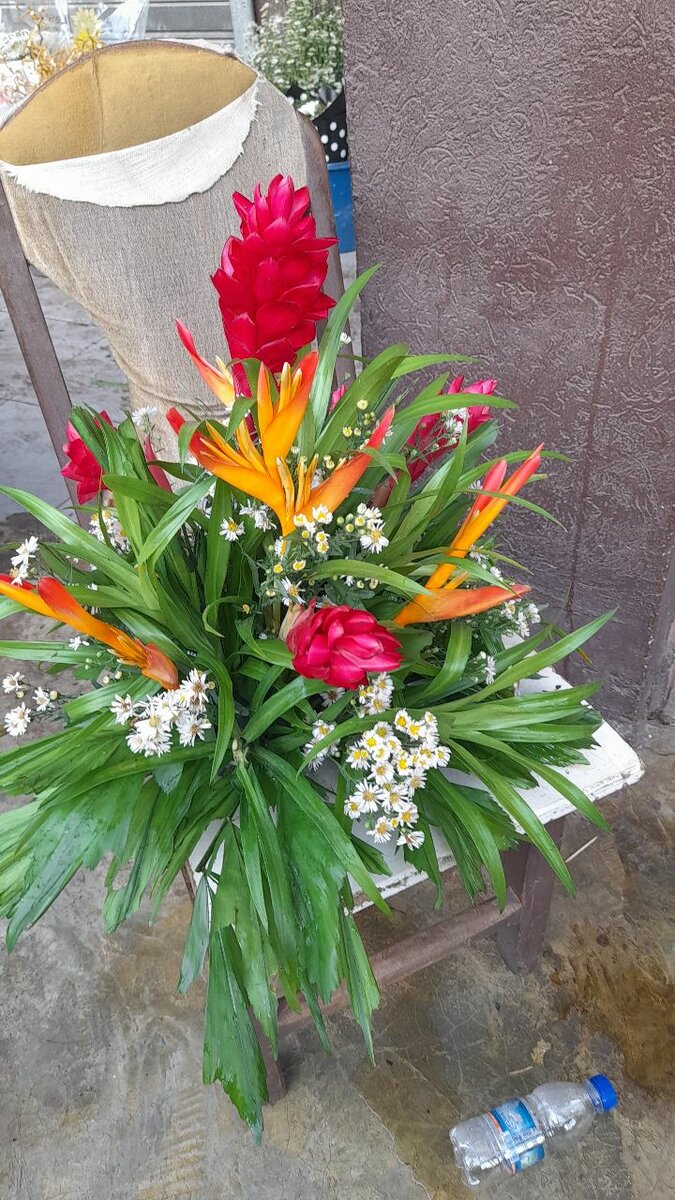 Bouquet des fleurs sur  table