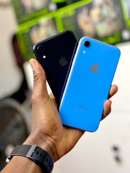 iPhone XR Colis ( quasi neuf )