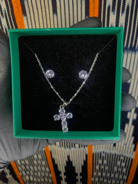 Collier et boucles d'oreilles