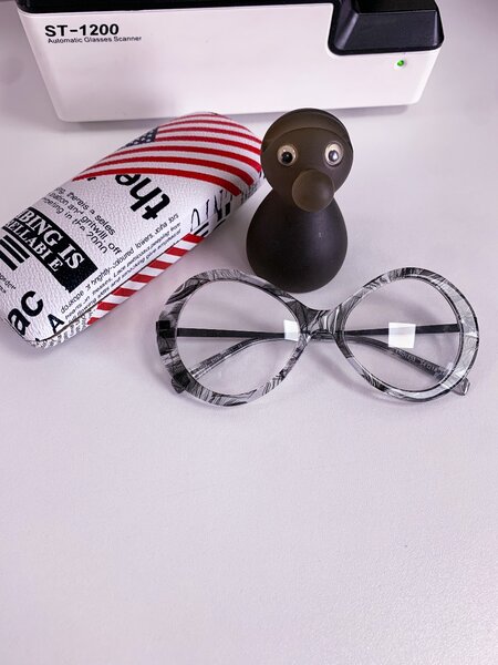 Ladies premium eyewear