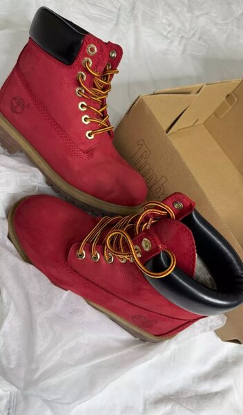 Тимбеленды красные.