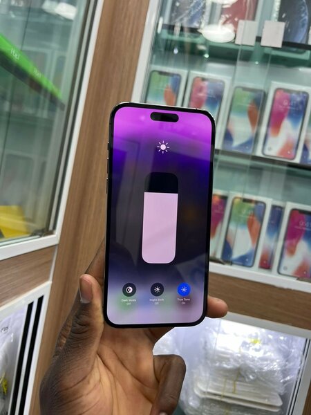 iPhone 14 pro Max quasif neuf