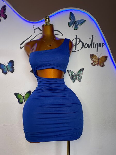 Robe Blanche Épaule Asymétrique