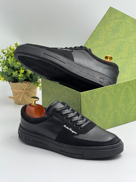 FERRAGAMMO ALL BLACK