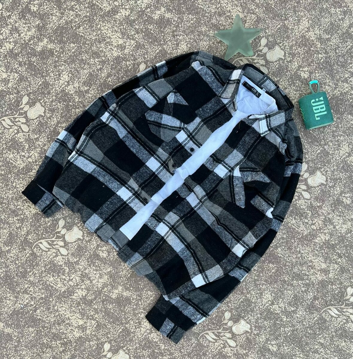 Stylish men's shirt with long sleeves