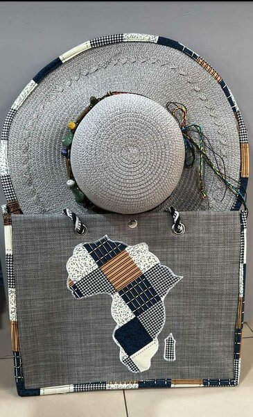 Chapeau et Sac Africain Élegants