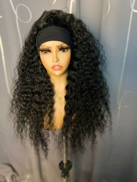 Perruque curls avec bandeau noir