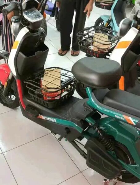 Tricycle électrique pliable rouge