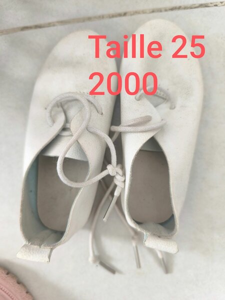 Chaussures bébé blanches Taille 25
