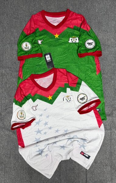 Maillots de football colorés