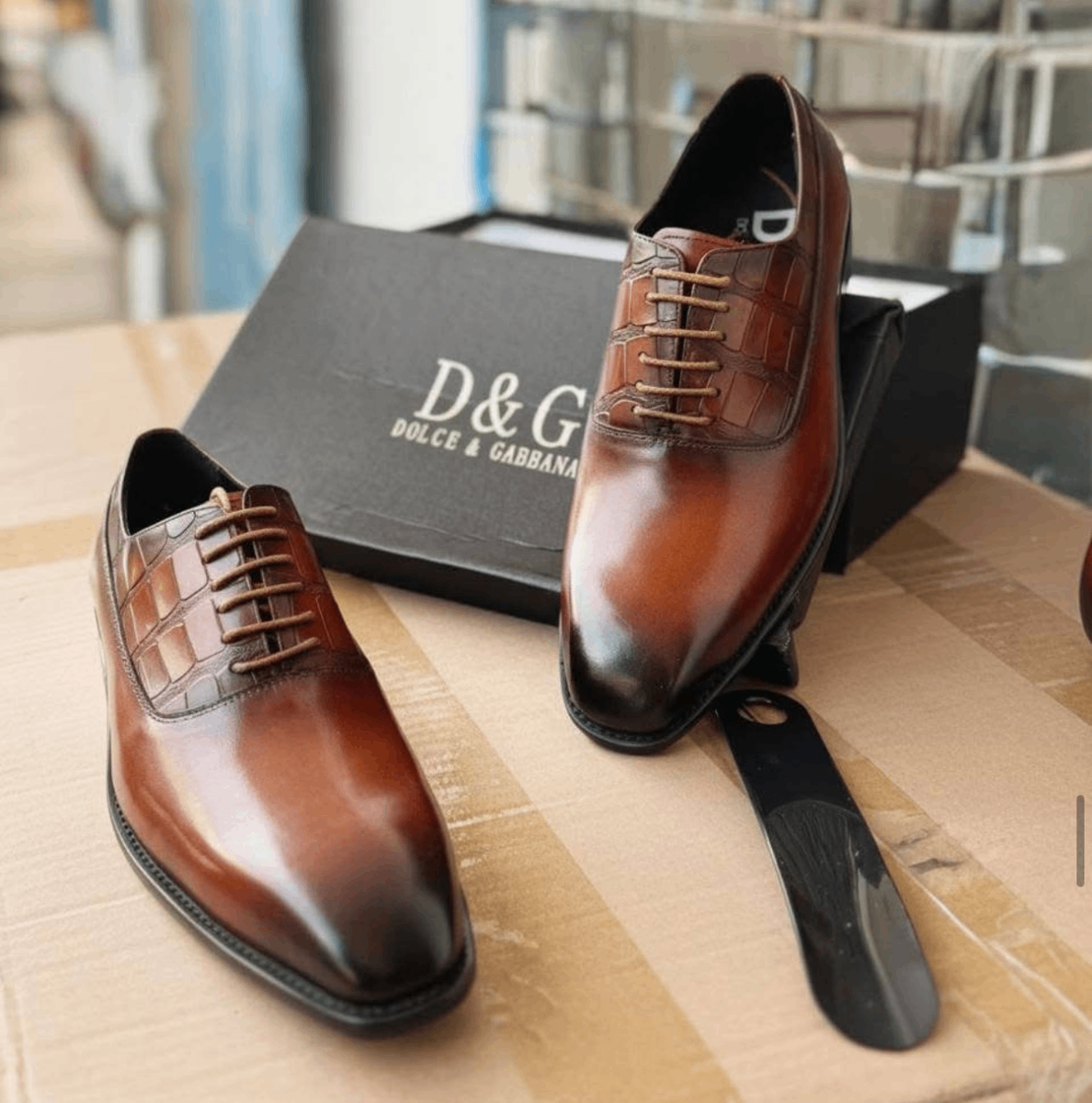 Chaussures habillées en cuir brun