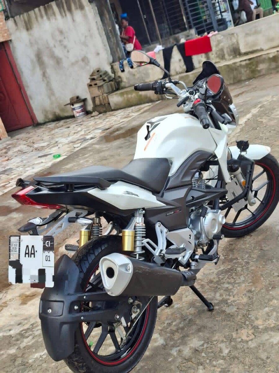 Moto sportive puissante