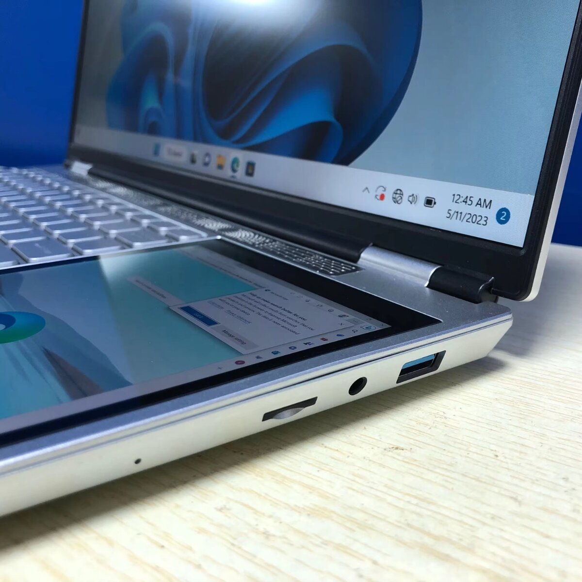 Innovant Ordinateur Portable à Écran Double