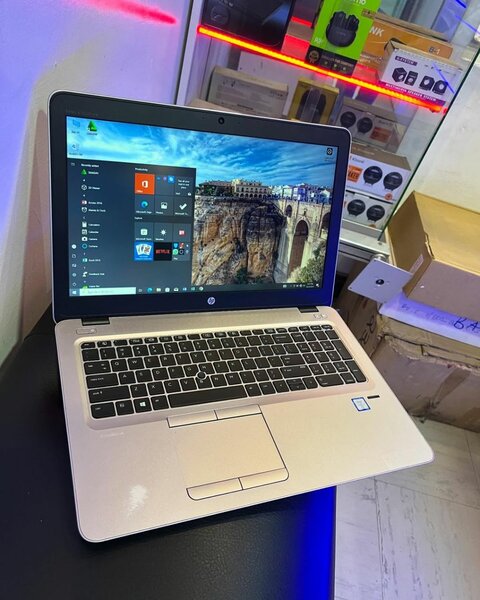 HP 850 Écran Tactile Corei5