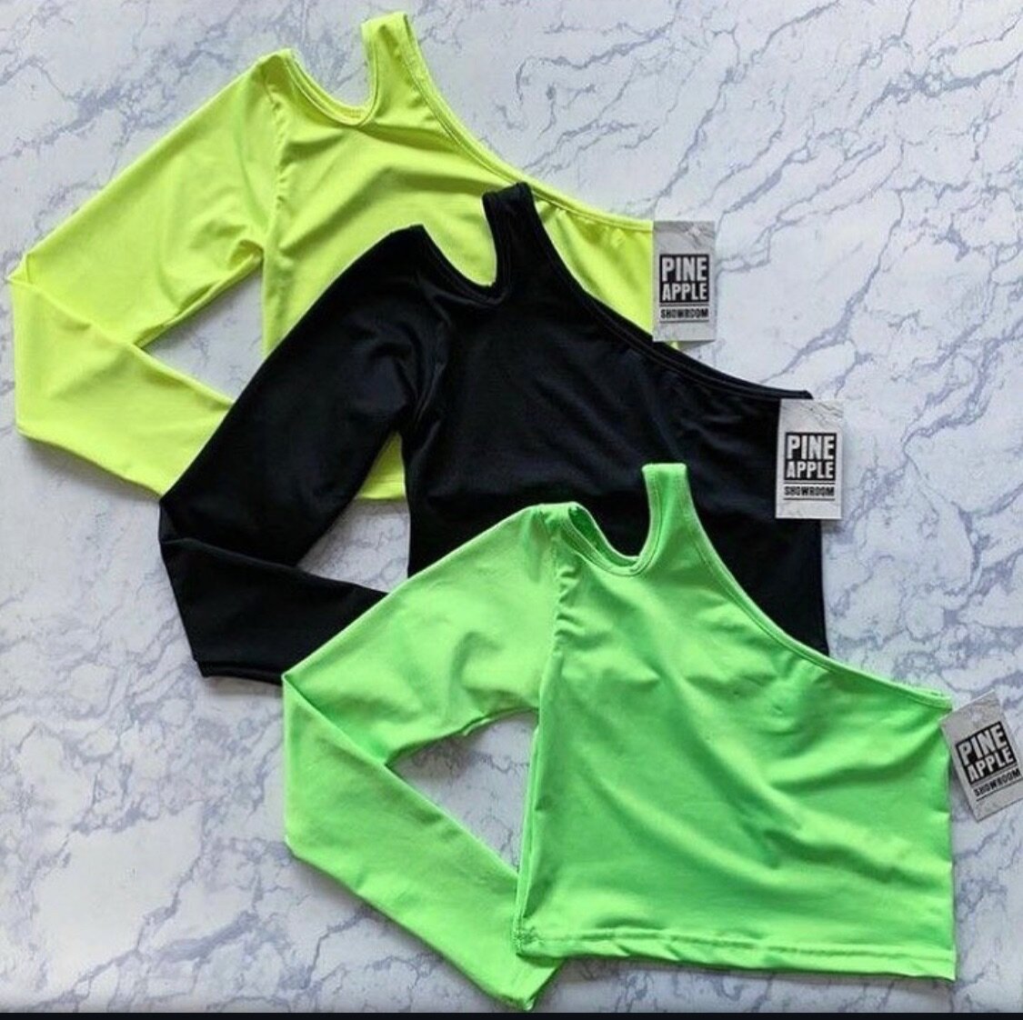 Top à manches asymétriques tendance