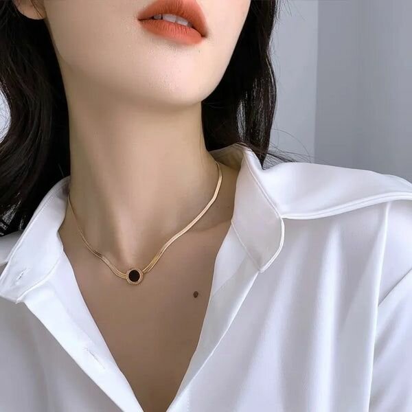 Stylish Clover Pendant Necklace