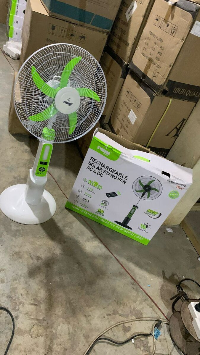 Iwin 18inches Rechargeable  Solar Fan with rolling caster