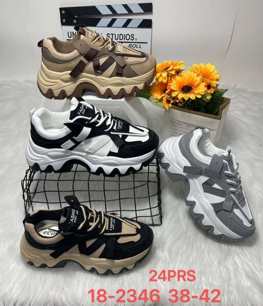 Chic chaussures pour les femmes et hommes