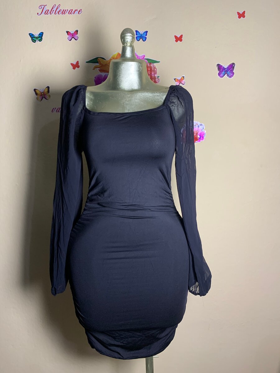 Robe Noire Épaules Bouffantes