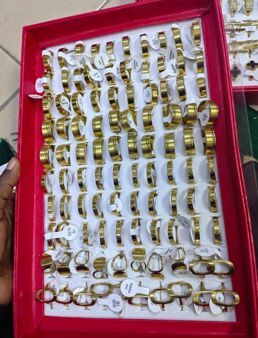 Bagues Dorées Élégantes