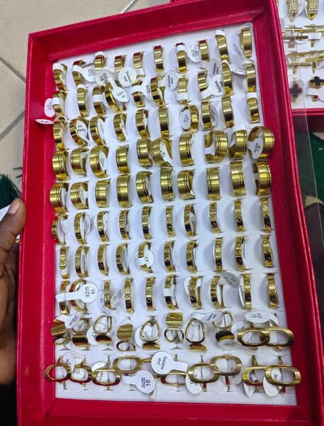 Bagues Dorées Élégantes