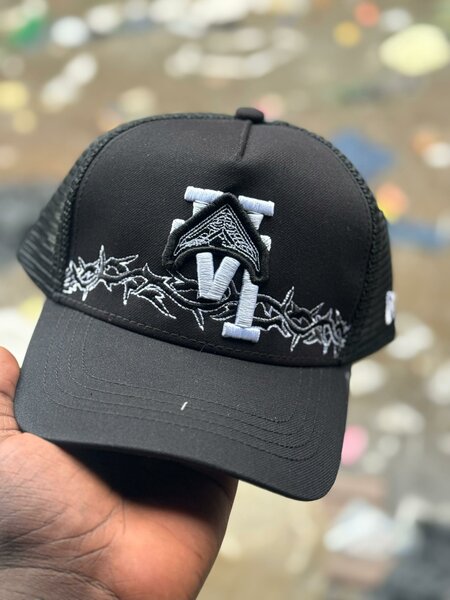 Casquette noire brodée
