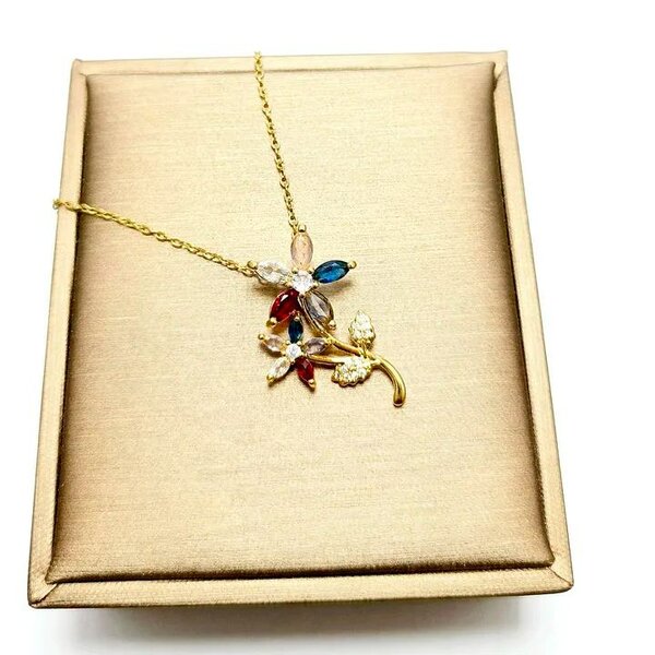 Collier Fleur Éclatante en Cristaux