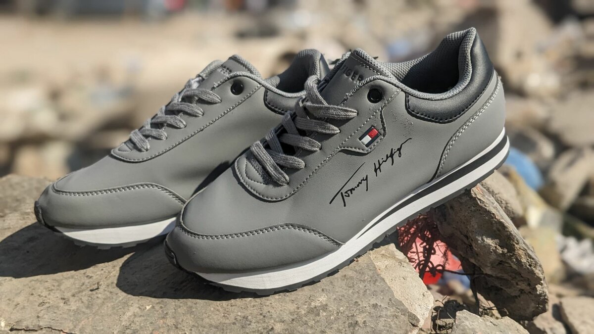 Tommy hilfiger k830.size 40-43